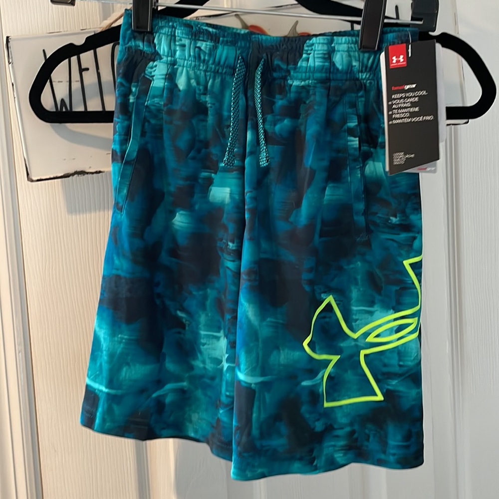 Under Armour Shorts Youth size S NWT